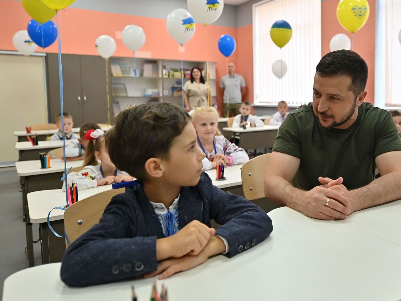 Новый учебный год начали более 3,7 млн украинских детей, отметил Зеленский