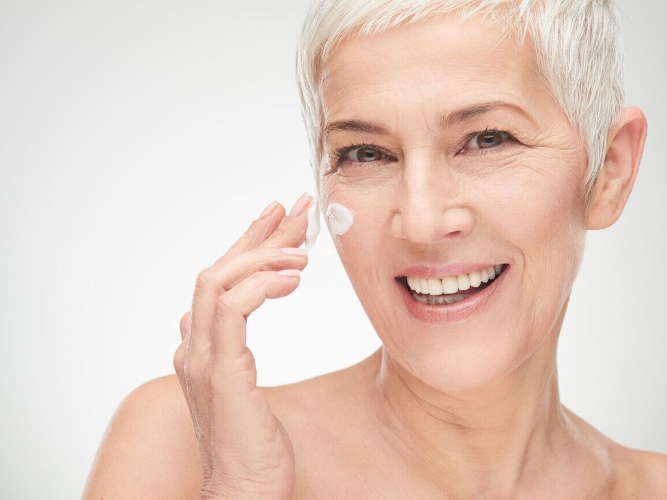 Маску необходимо нанести на 20 минут, а затем смыть теплой водой