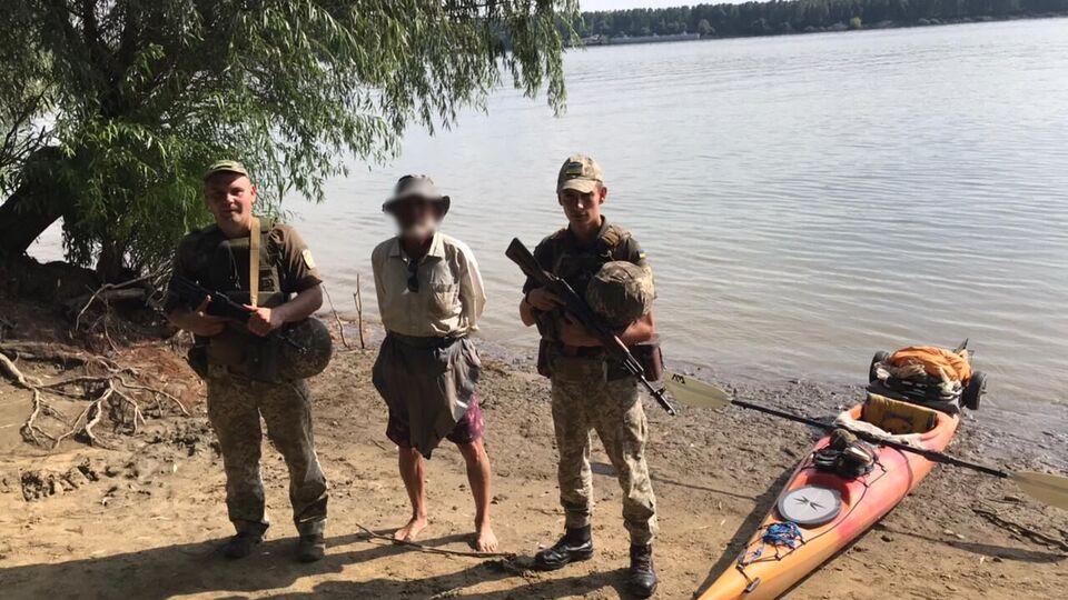 Путешествие американца на каяке длилось 57 дней, отметили в ГПСУ