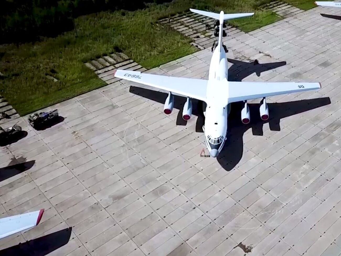 По словам Сапонькова, сейчас в России в год производят три Ил-76