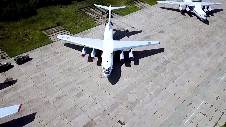 По словам Сапонькова, сейчас в России в год производят три Ил-76