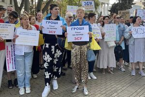 Одесситы протестовали против расходов бюджета не на армию. Акции также прошли во Львове