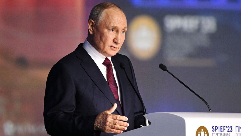 Владу Путіна (на фото) в РФ ослабив заколот вагнерівців у червні, зазначив Зеленський