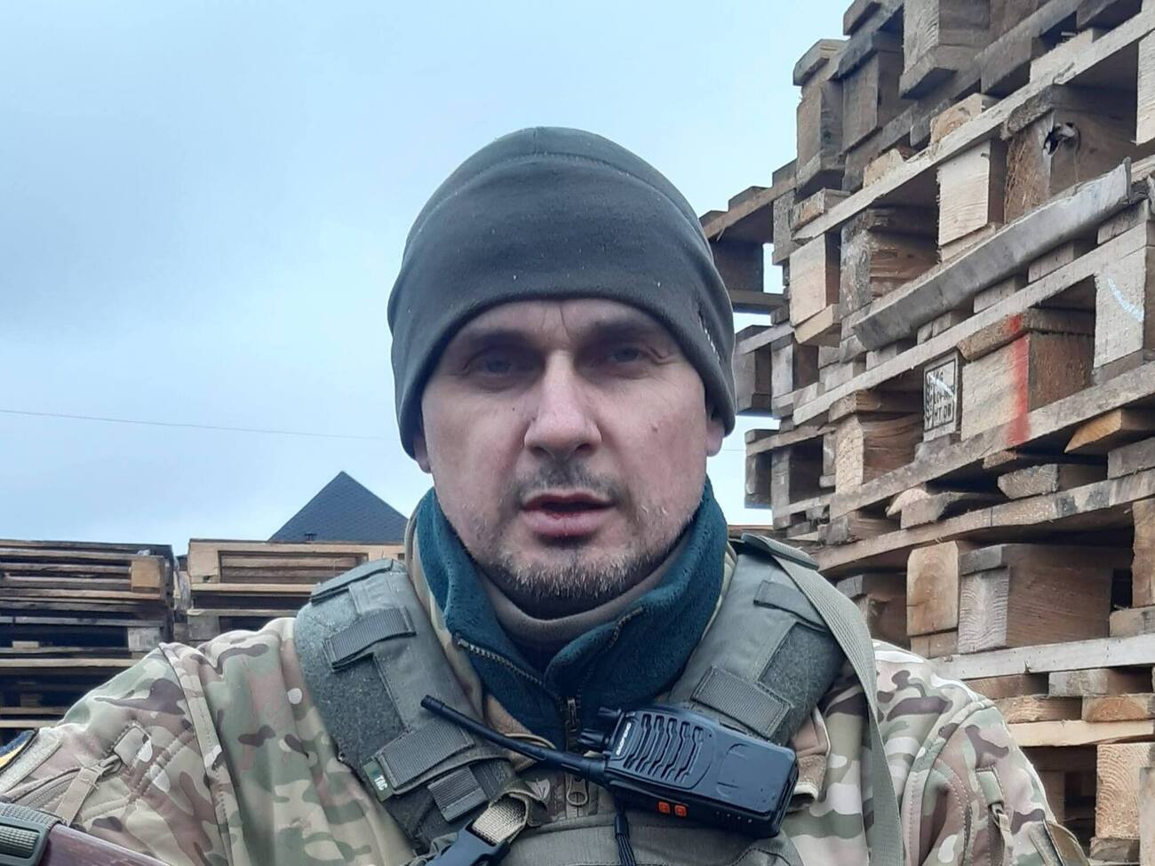 Очередная позиция взята, но не обошлось без потерь, много раненых. Уже на базе обнаружил пулю в своем бронике