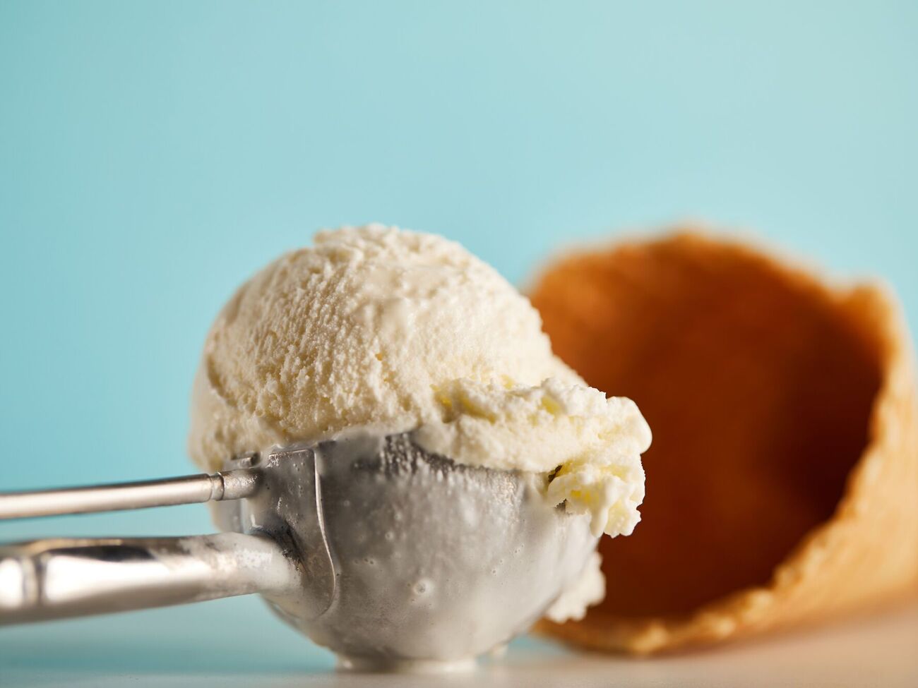 Мороженое должно постоять в морозилке 7–8 часов