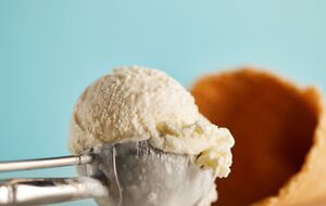 Мороженое должно постоять в морозилке 7–8 часов