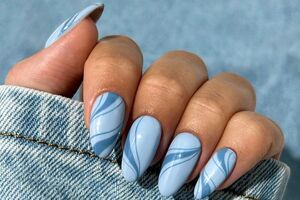 Мастер сделала акцент в виде плавных линий