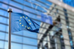 Если гражданин РФ въезжает на собственном автотранспорте, то по нормативам ЕС это сочтут нелегальным импортом