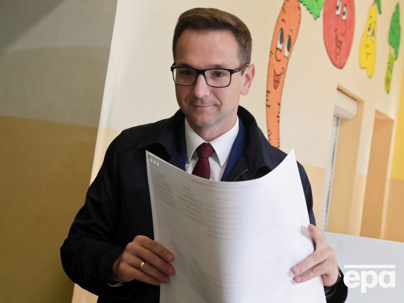 По словам Буды, Польша не может позволить, чтобы украинское зерно попадало в Польшу сразу после жатвы