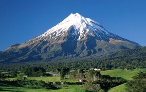 Вулкан Таранакі серед альпіністів вважається небезпечним і "смертоносним"