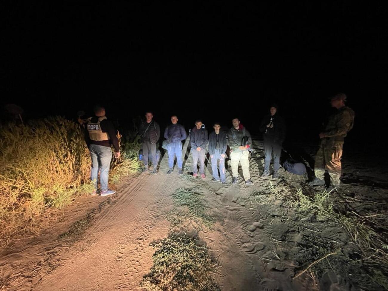 Прикордонники затримали чоловіків і склали адмінпротоколи