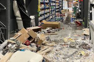 Ракета оккупантов попала днем в торговый центр