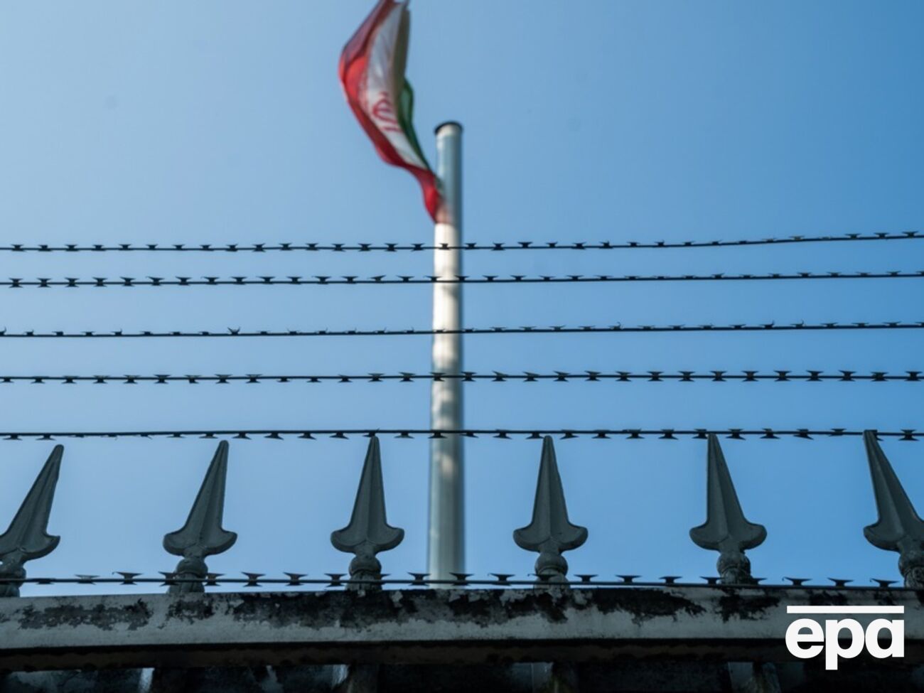 П'ятьом американцям дозволять виїзд із країни в обмін на переказ коштів і звільнення п'ятьох іранців