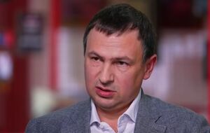 Коррупцию создает не тот, кто дает или берет взятки, а тот, кто принимает ограничивающие законы. Чем больше власть чиновников, тем больше коррупция