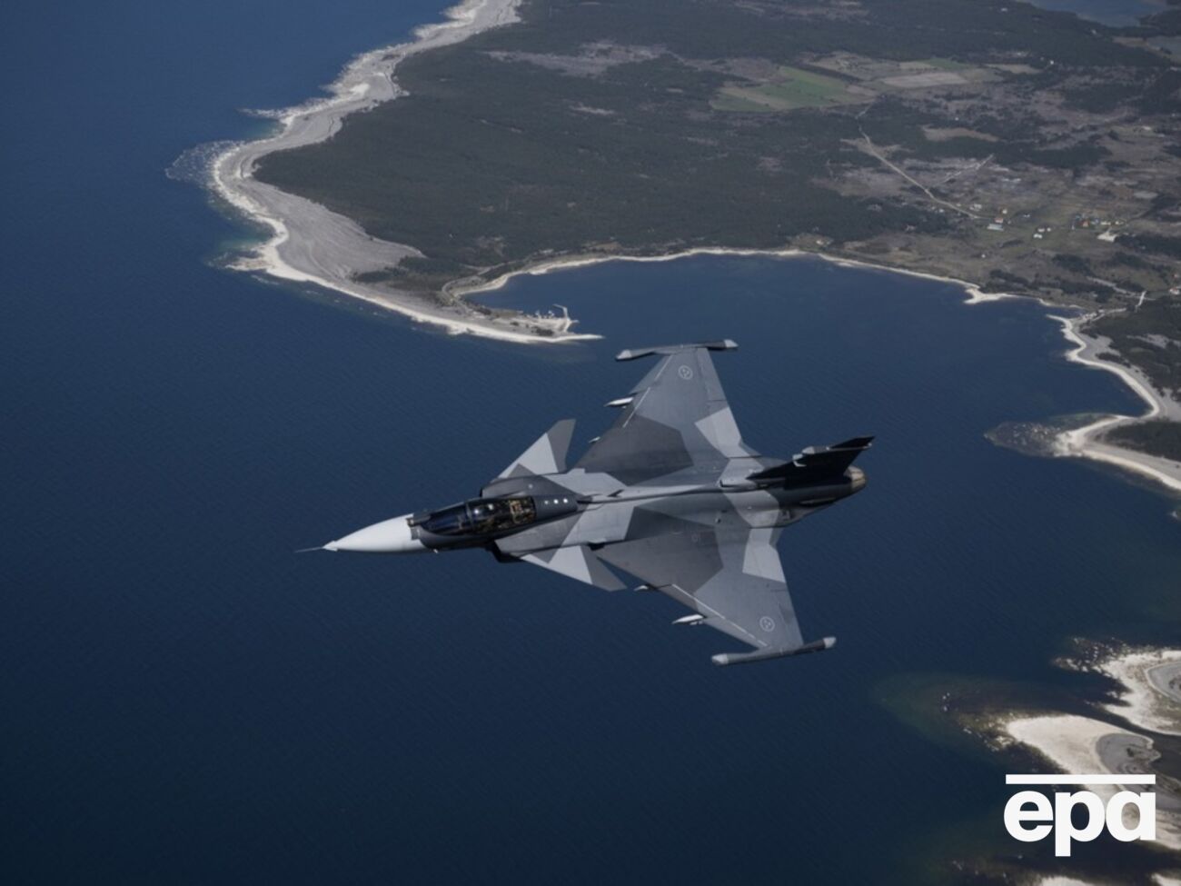 Украинские пилоты начали тестовые испытания шведских Gripen, сообщал в августе президент Украины