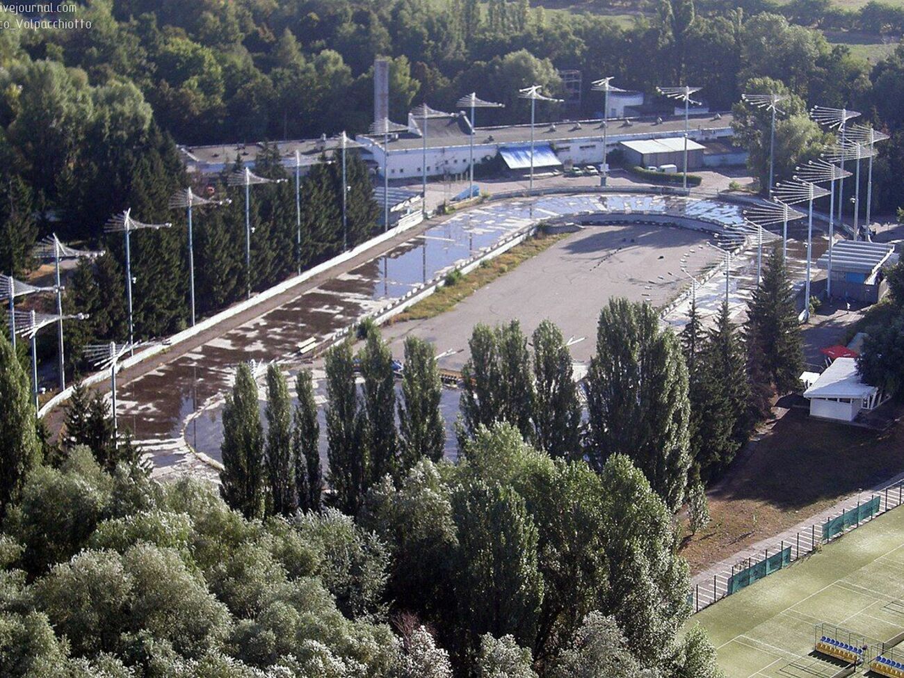 Директор спорткомплексу пояснював, що тендер на капітальний ремонт будівель і тенісних кортів скасували вже за дві години