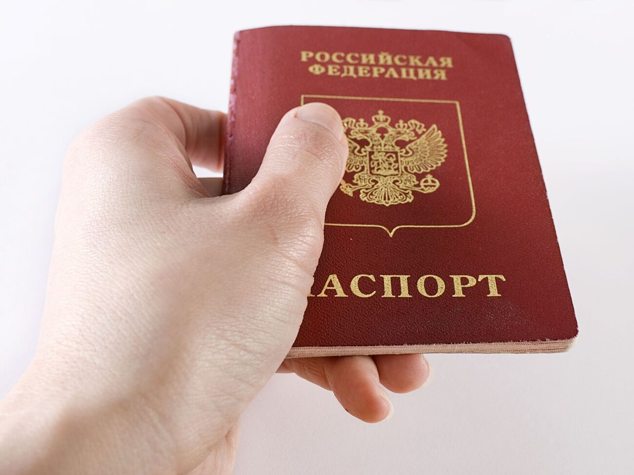Россияне продолжают политику принудительной паспортизации на временно оккупированных территориях Украины, отметили в ЦНС