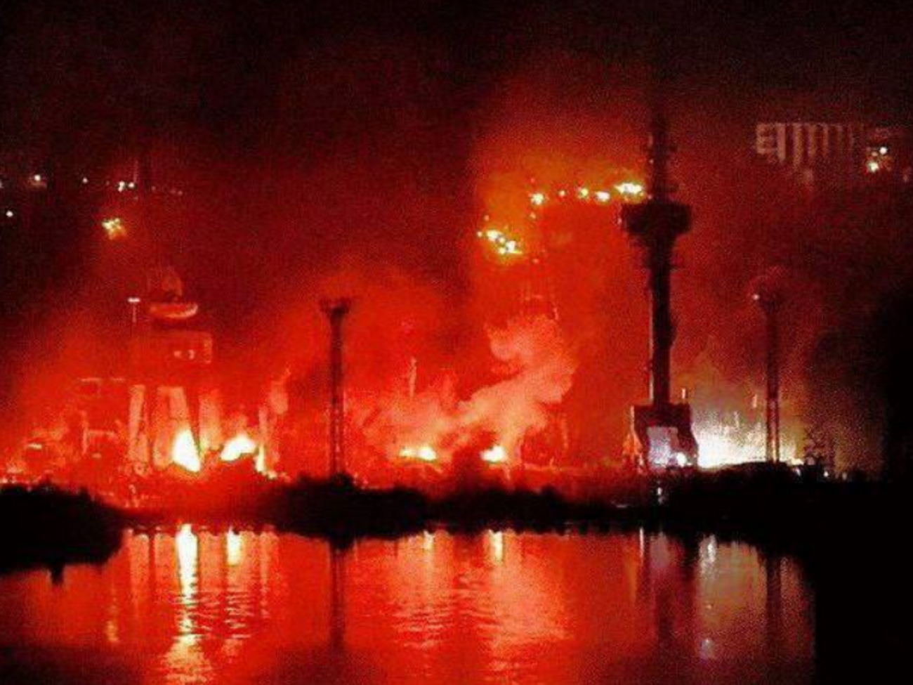 Україна атакувала завод у Севастополі, де стояли на ремонті російський підводний човен і десантний корабель