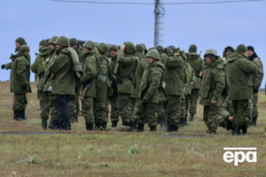 Росія постійно відчуває дефіцит живої сили, але відкладає "офіційну" мобілізацію