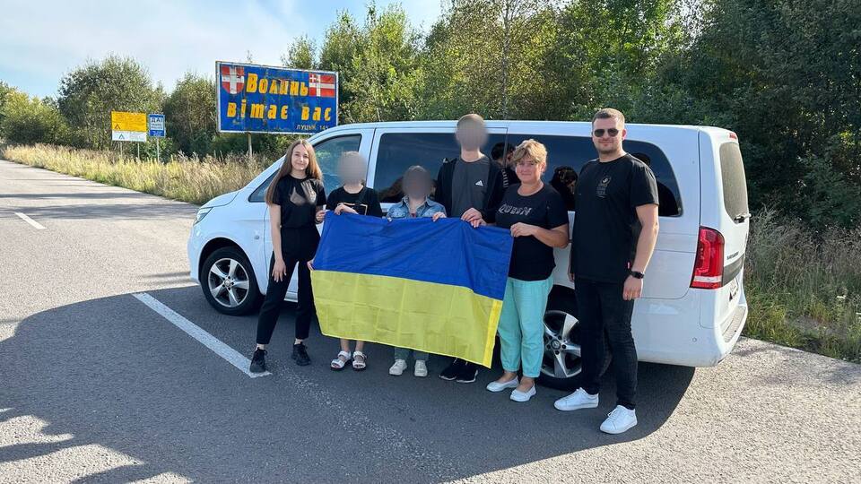 Дві дівчини і хлопець зустрілися зі своїми рідними, зазначив омбудсмен України