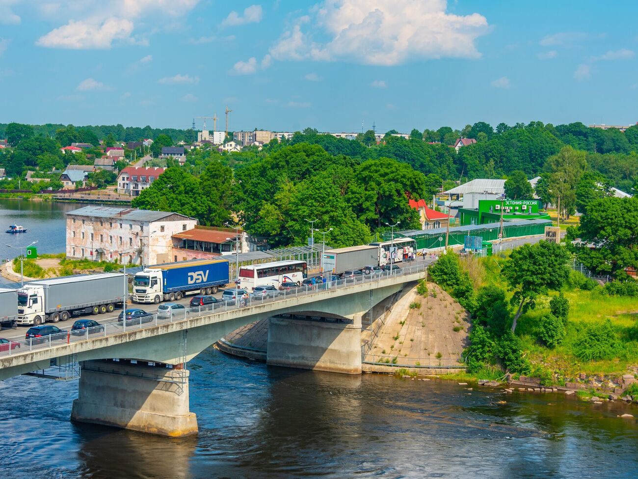 В МИД Эстонии заявили, что не позволят гражданам государства-агрессора "пользоваться благами свободы и демократии"