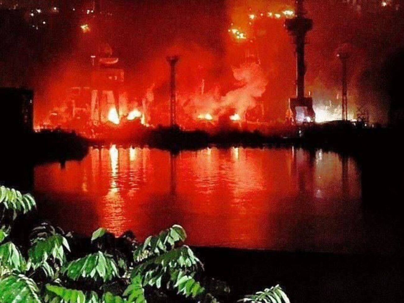 Взрывы и пожар в Севастополе произошли на рассвете 13 сентября