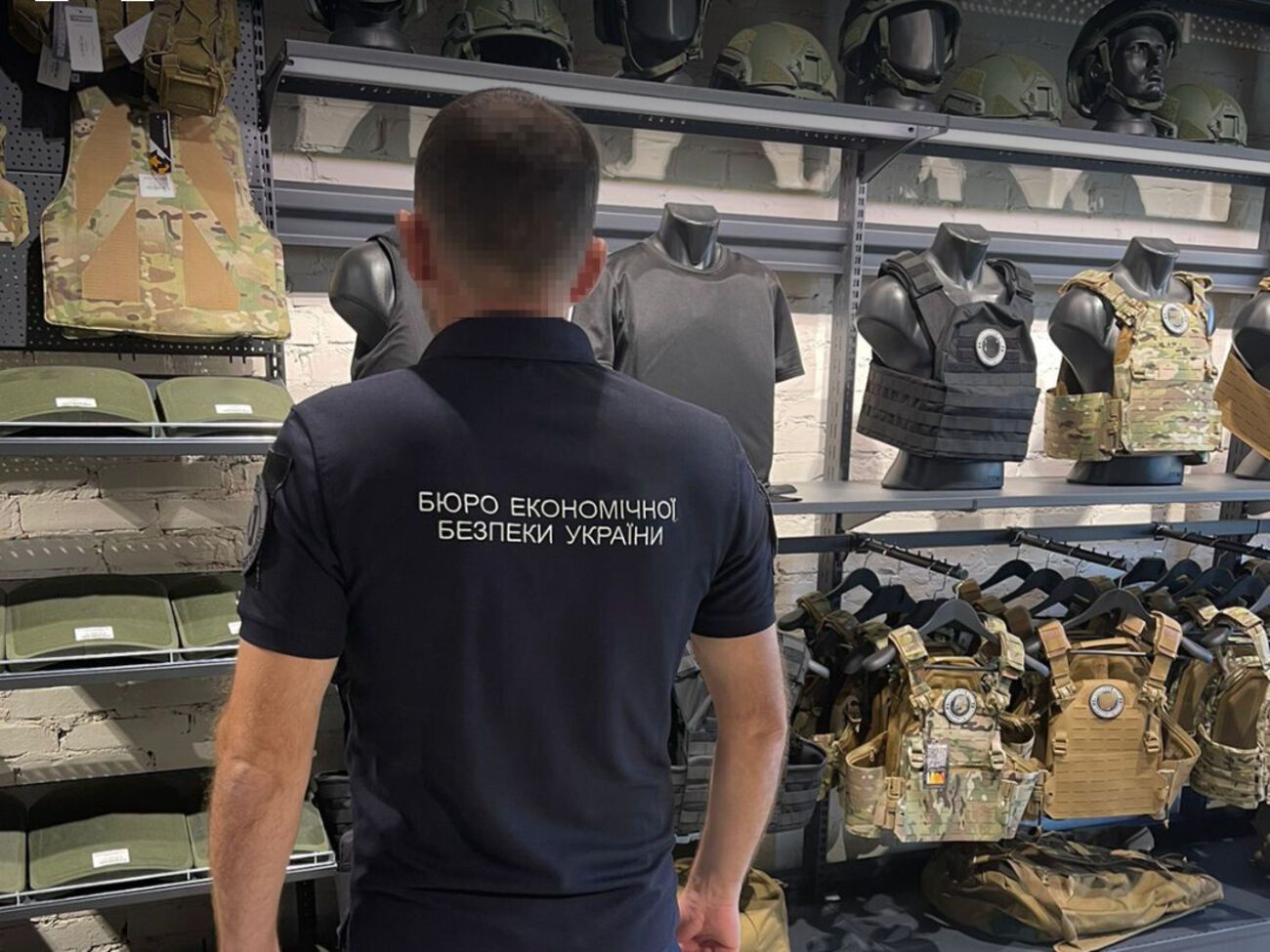 На складах и в магазинах правоохранители изъяли защиту разного класса стоимостью более 40 млн грн