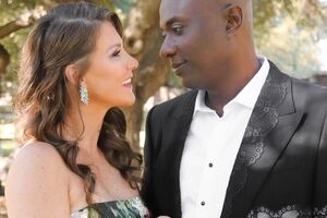 Марта Луїза старша за Верретта на три роки