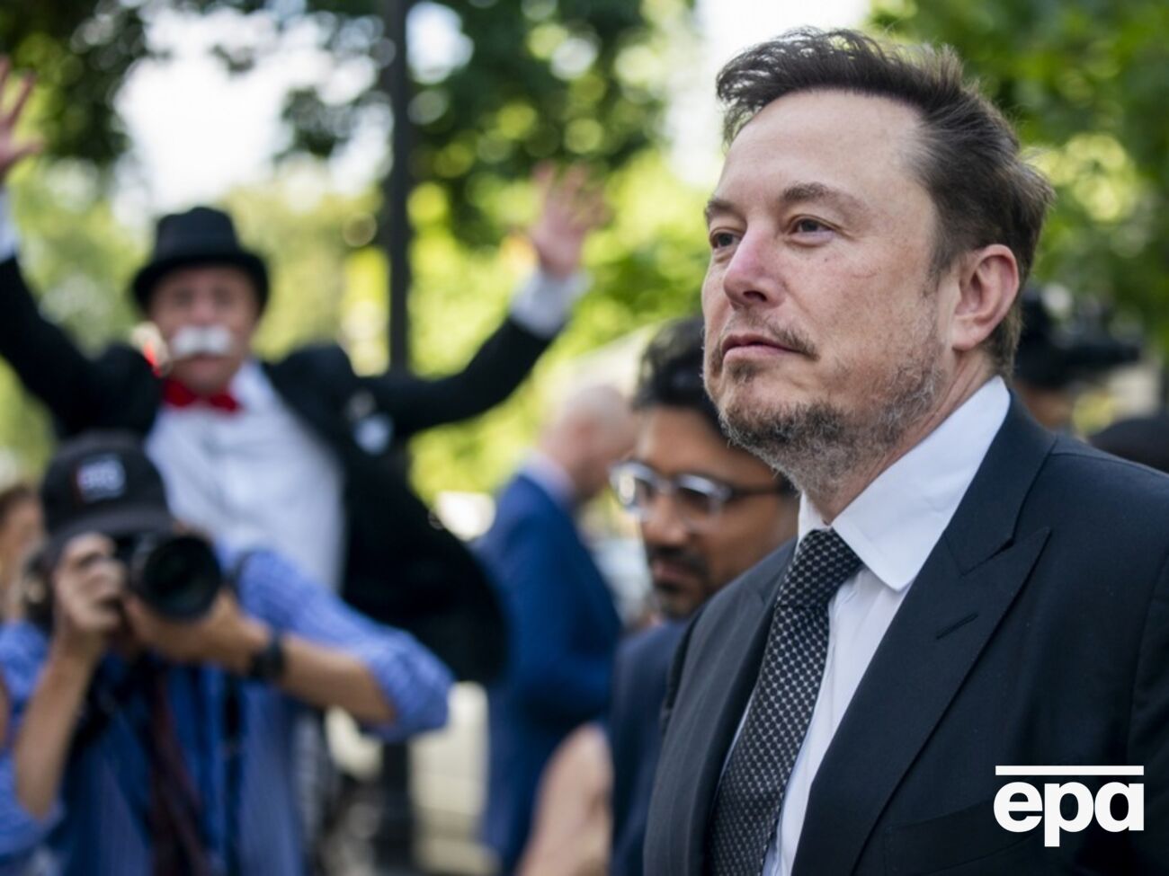На Маска подали в суд