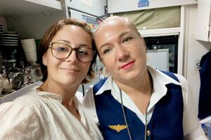 "Дед в военной форме сел, а девушка просит пересадить, воняет. А дед говорит – он Бахмутом воняет". Малахова рассказала историю проводницы