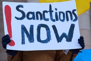 На думку авторів статті, є низка інструментів, за допомогою яких можна вирішити проблему непрозорості й корупційності українських санкцій