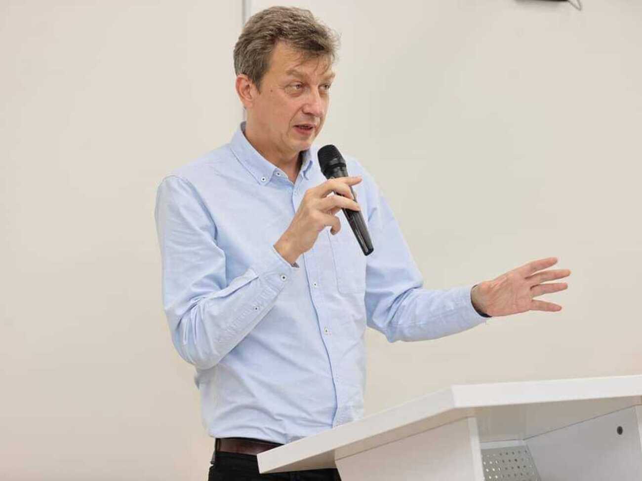 Цікаво, хто захоче взяти відповідальність за заочно заарештованого Степанова? Він обіймав різні посади за Ющенка, Януковича, Порошенка й Зеленського