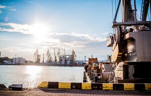 Украина открыла новый коридор в Черном море, и уже несколько грузовых кораблей прошли в безопасные воды стран НАТО – Румынии и Болгарии