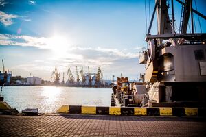 Украина открыла новый коридор в Черном море, и уже несколько грузовых кораблей прошли в безопасные воды стран НАТО – Румынии и Болгарии
