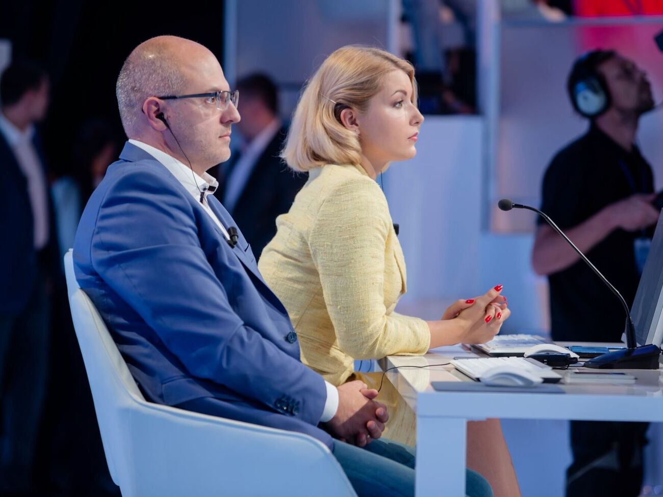 Во внутренней политике больше всего раздражает то, что она есть. Медиабитва Шурмы и Гетманцева была бы интересна, если бы не было войны