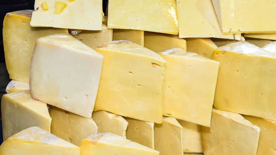 Якісний сир може бути від білого до блідо-жовтого кольору