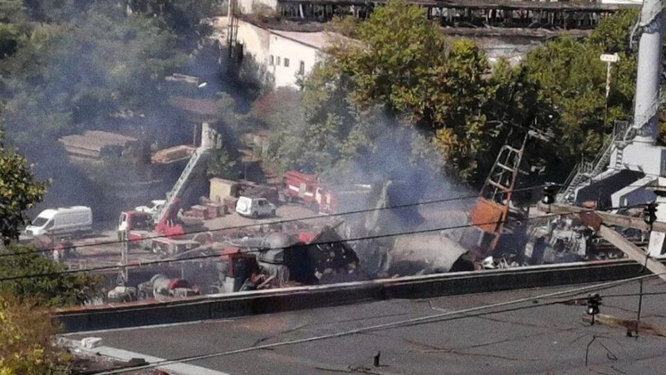Ранее в сети публиковали только фото "Минска" после удара, теперь появилось и видео