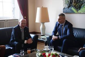 Віталій Кличко: Обговорили з Каєм Веґнером подальшу допомогу й передачу Берліном Києву міських автобусів та комунальної техніки