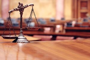 Судью, против которого Общественный совет добродетели нашел компрометирующие факты, отправили в отставку по общим обстоятельствам