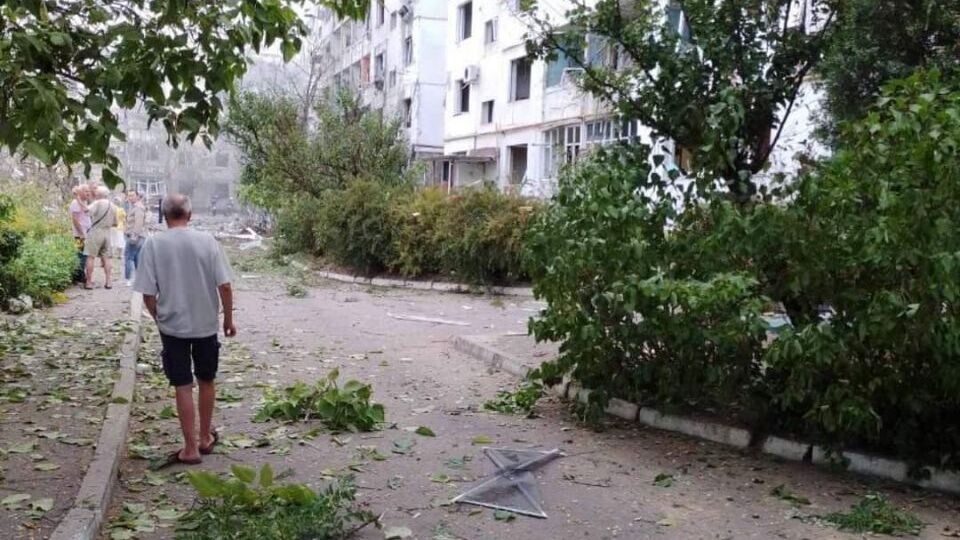 Російський літак скинув бомбу на окуповану Нову Каховку, є загиблі – ЗМІ