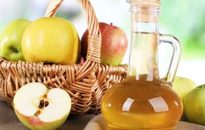 Клопотенко советует готовить яблочный уксус дома, так как в магазинном отсутствуют почти все полезные бактерии