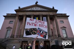 Путинистка Нетребко выступила в Берлине