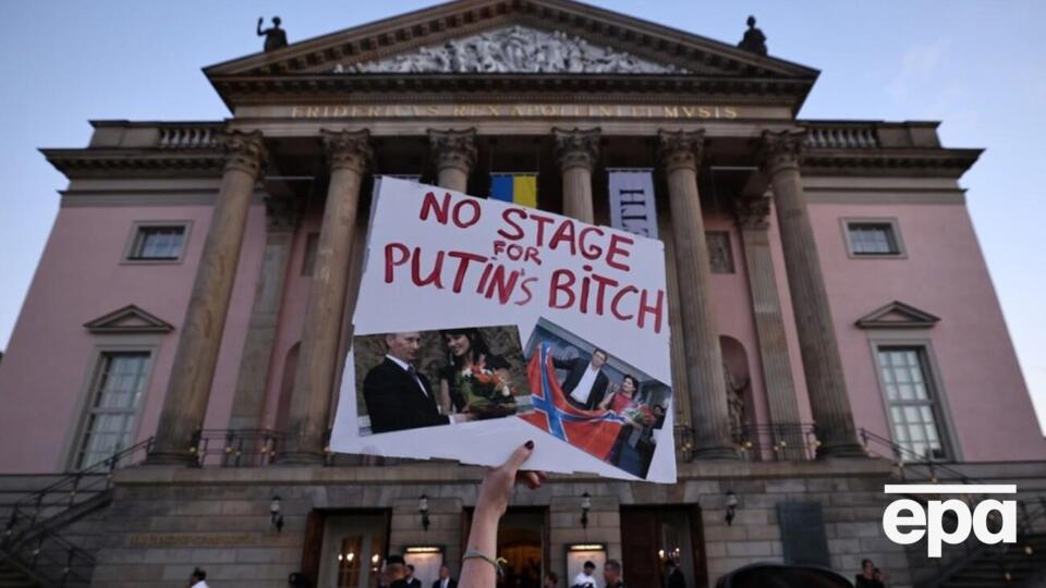 Путинистка Нетребко выступила в Берлине