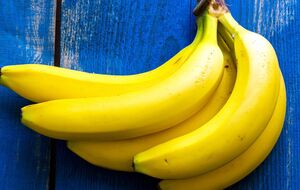 Клопотенко советует хранить бананы подальше от прямых солнечных лучей и источников тепла