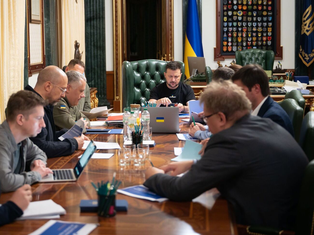 Зеленський провів нараду із членами Кабміну та командою Офісу президента щодо принципів вільної торгівлі України з ЄС, повідомили в ОПУ