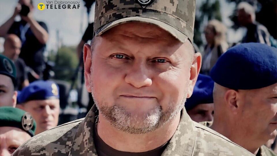 В 2021 году Залужный признался, что "хотел бы проехаться танком по Красной площади и Арбату"