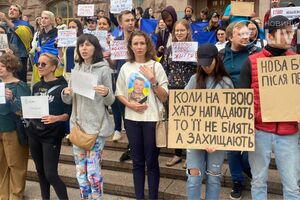 Участники акции требовали тратить доходы Киева на ВСУ