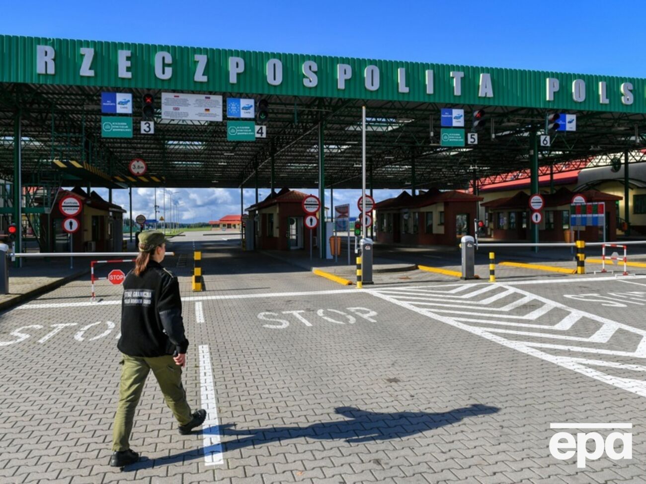 На польському кордоні не пропускатимуть автомобілів із російськими номерами