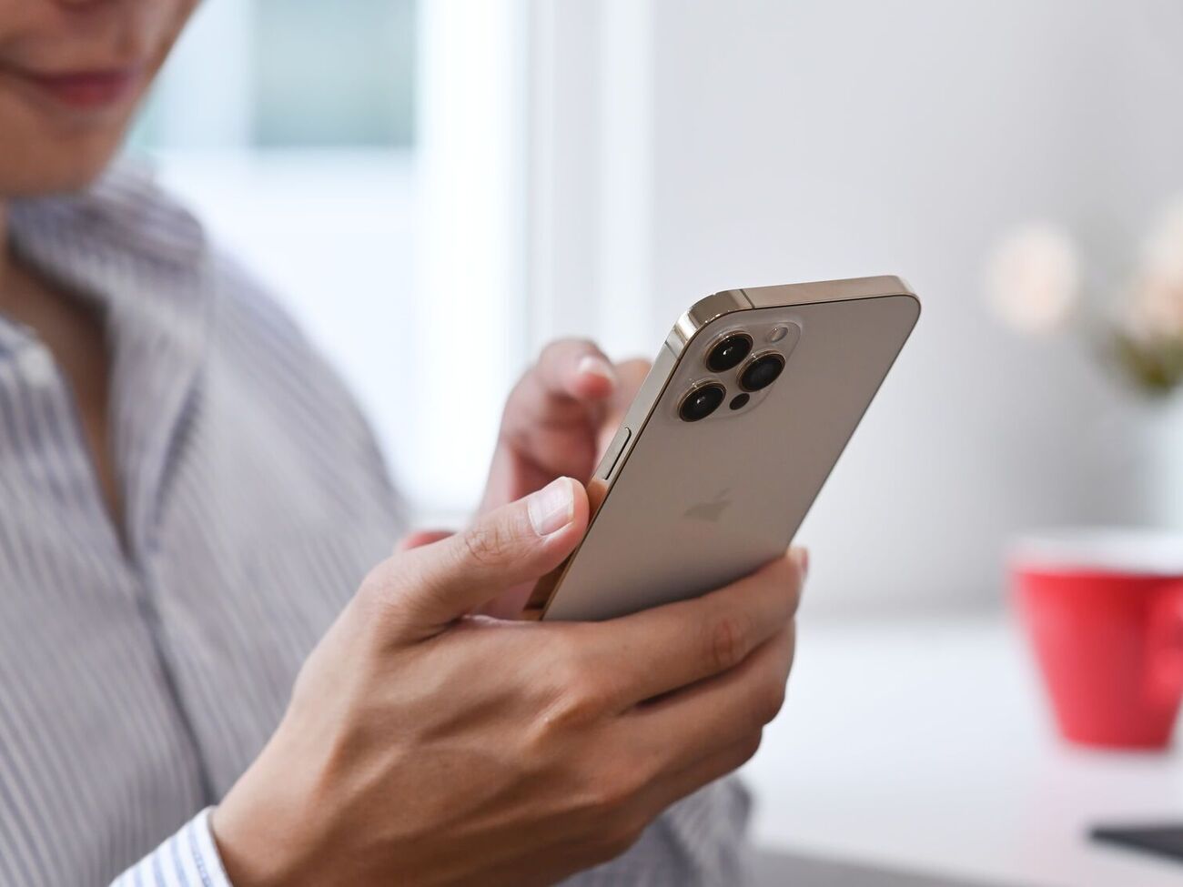 Телефоны iPhone 12 извлекут с французского рынка