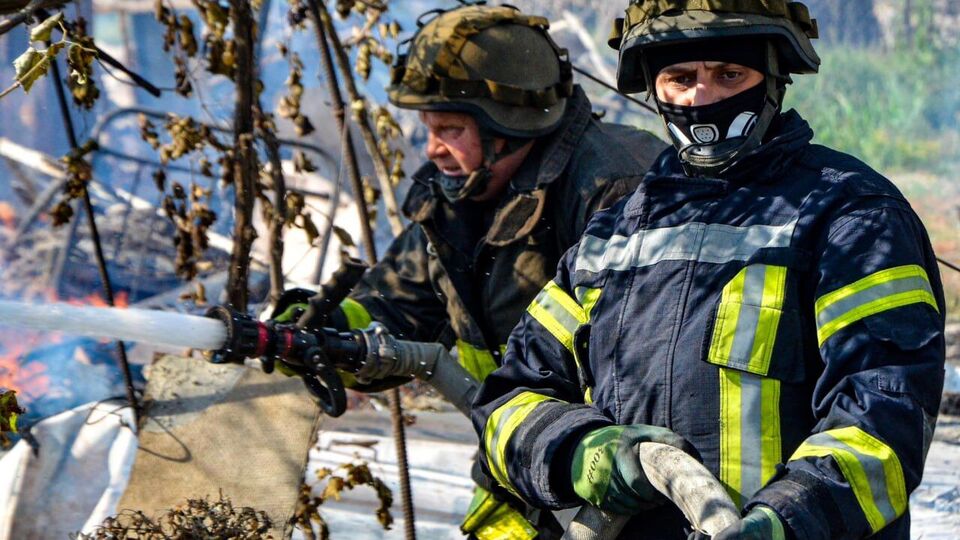 Президент выразил украинским спасателям благодарность за то, что они – это "образец самоотверженности и сосредоточенности на интересах государства и людей"